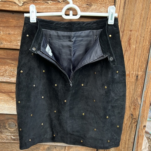 MAXIMA vintage suede fully lined studded mini skirt - Picture 9 of 9